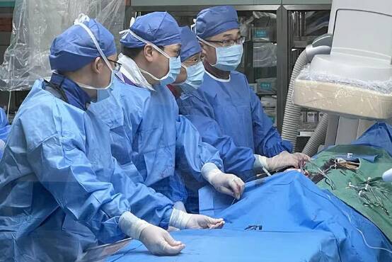 外院术中突发主动脉夹层……滨医专家奋战6小时解除两枚“炸弹”……