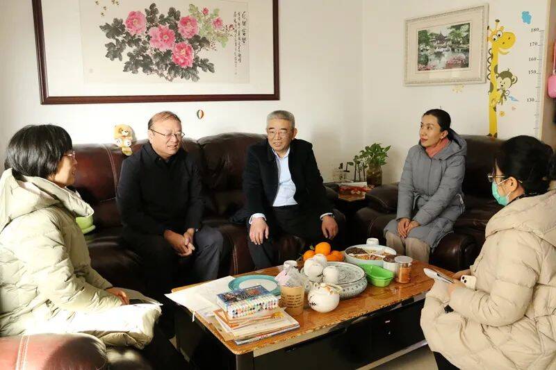 济南市人民医院开展春节走访慰问退休老党员、老干部活动