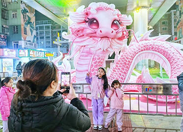 青岛：市民和游客开启“逛吃”模式，乐享春节假期