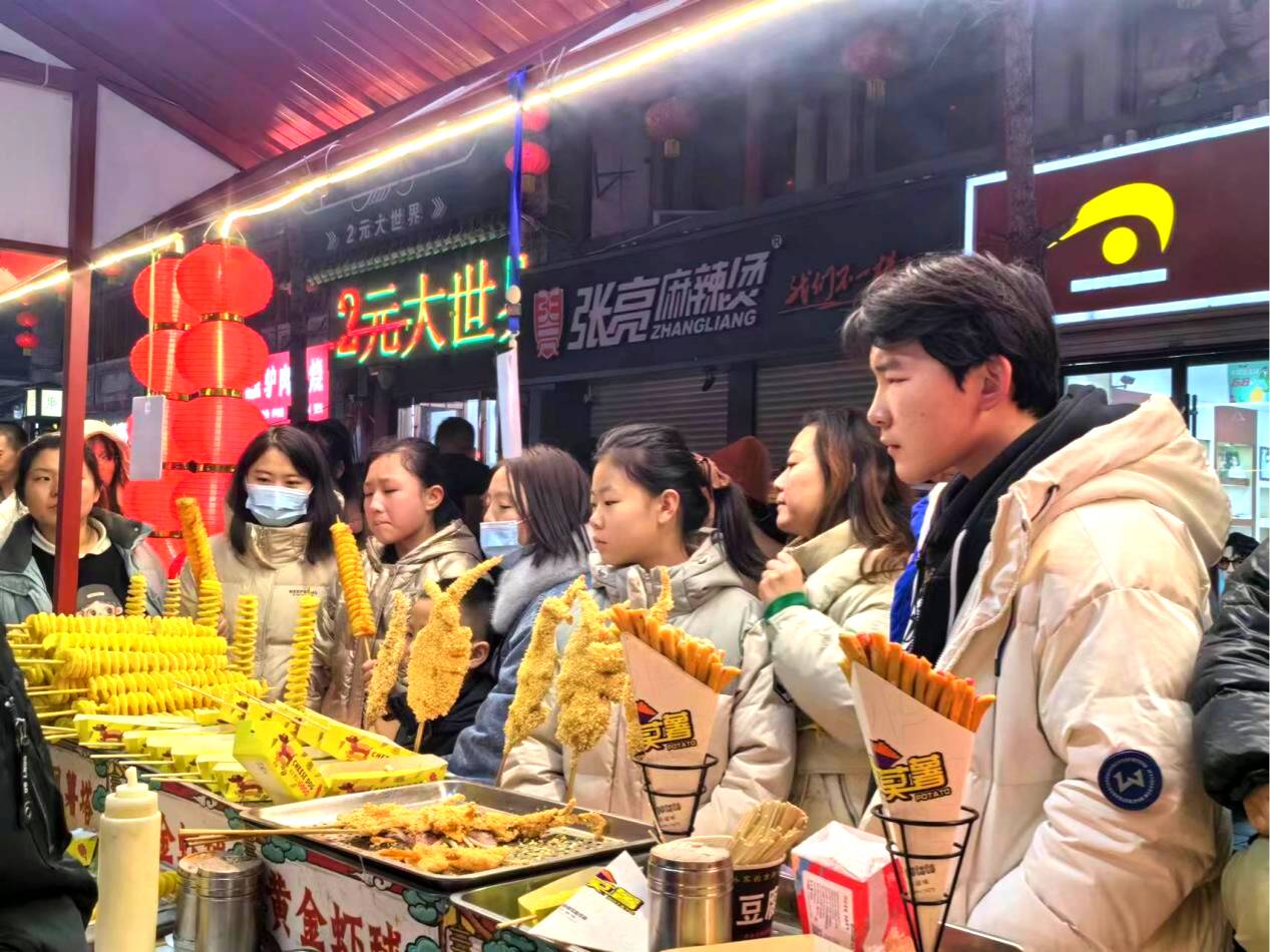 曲阜花灯美食齐聚一堂夜经济点燃鲁国故都烟火气