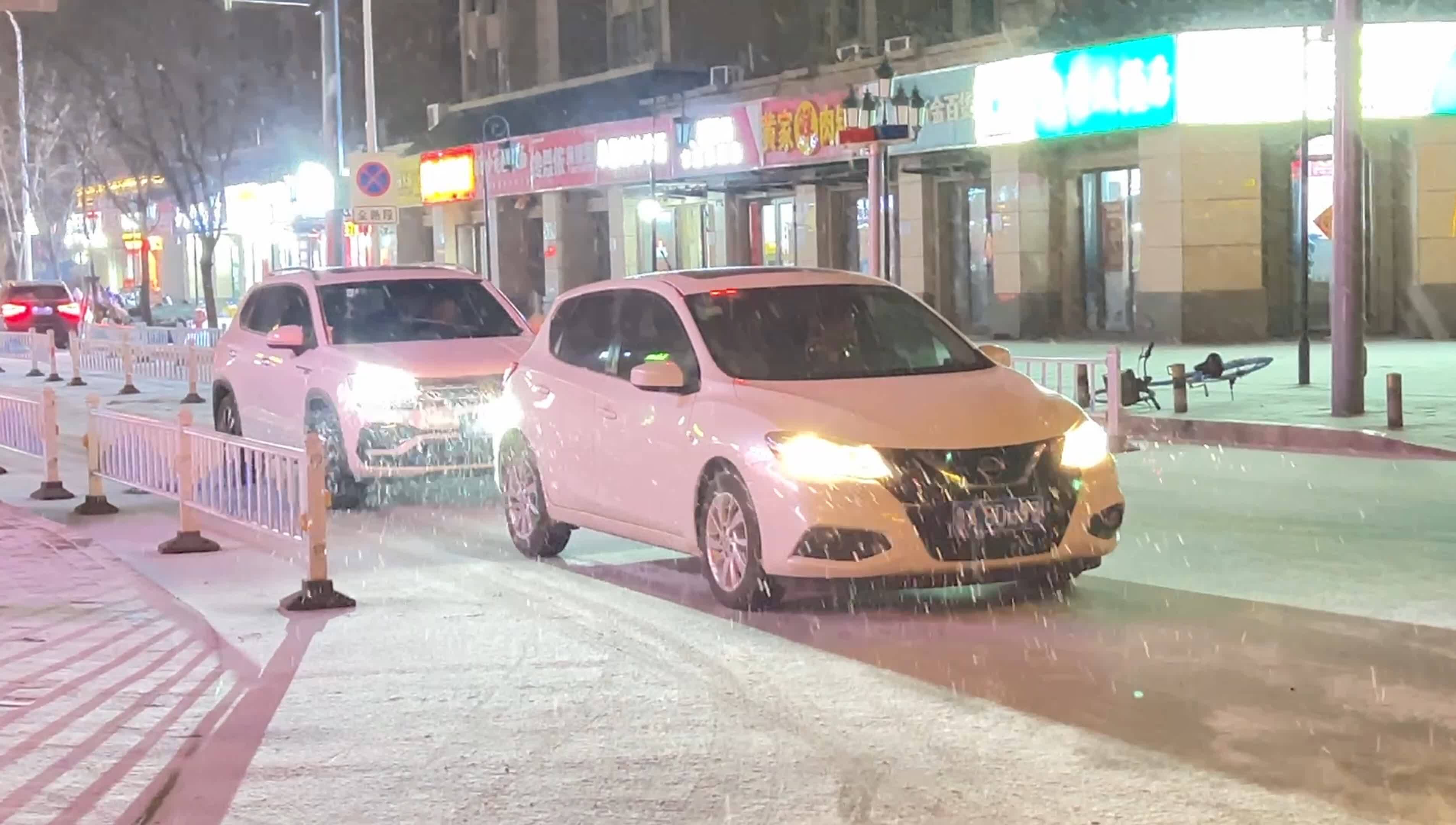 开始下了！济南市发布暴雪橙色预警信号 最大积雪深度8～14厘米