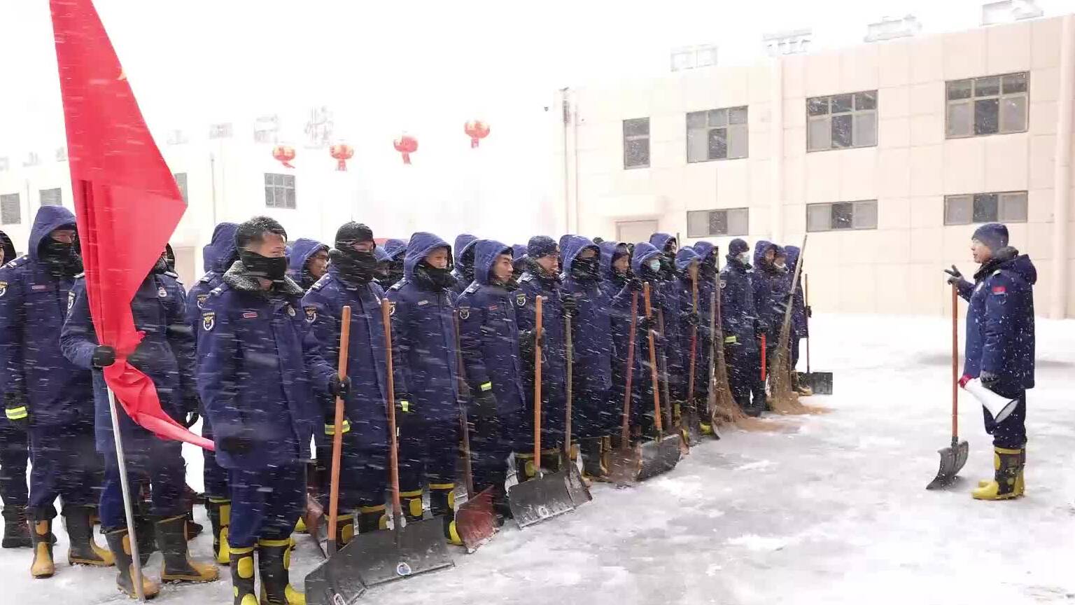 济宁消防以雪为令 上演“破冰行动”