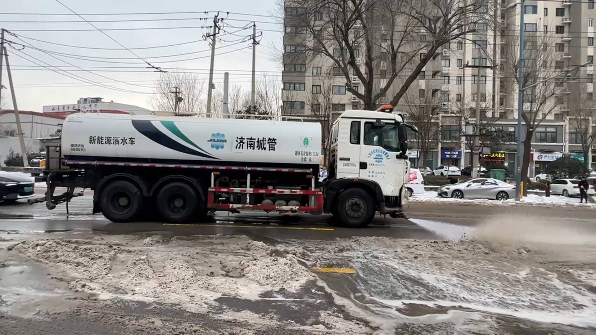 以雪为令！济南市城管系统累计出动清雪人员4.7万余人次