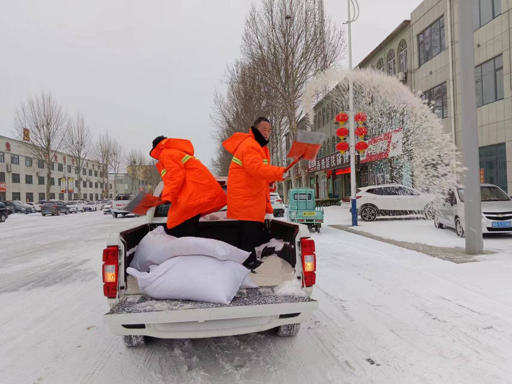 潍坊交通运输系统8000余名干部职工在岗在位 持续打好“清雪战”