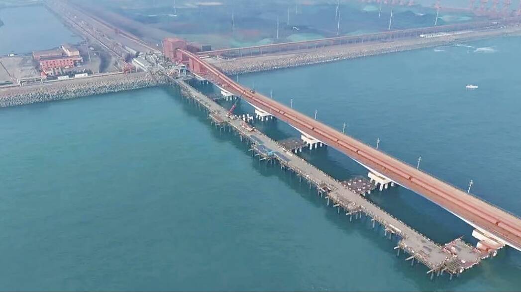 预计10月引桥合龙，港投万邦矿石码头工程18个沉箱全部安装完成