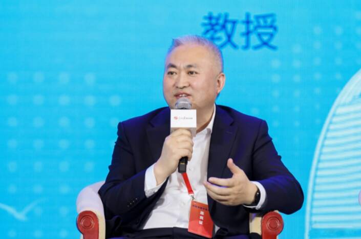 浪潮智能终端董事长孙业志在圆桌对话环节分享在屏媒