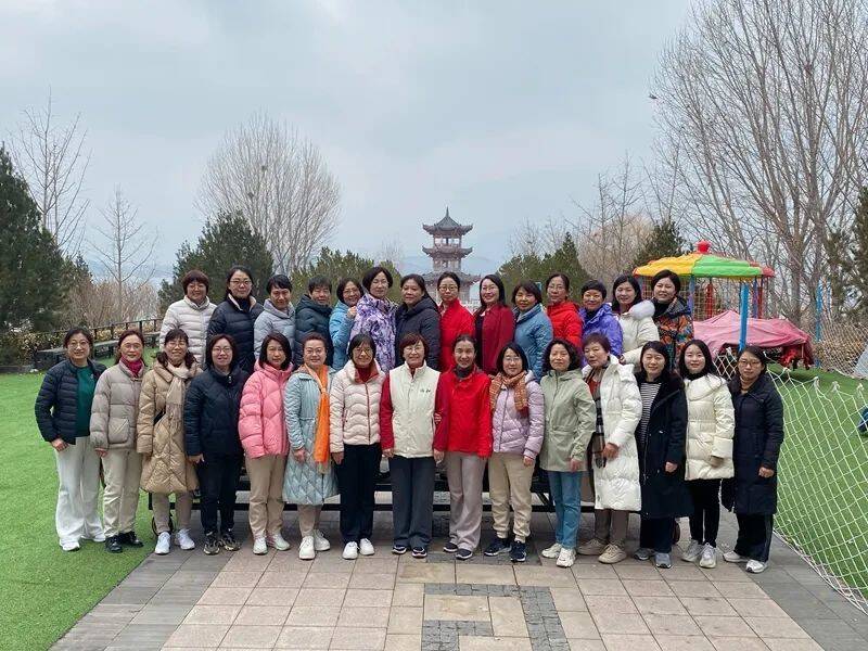 济南市人民医院组织庆“三八”女职工春游活动