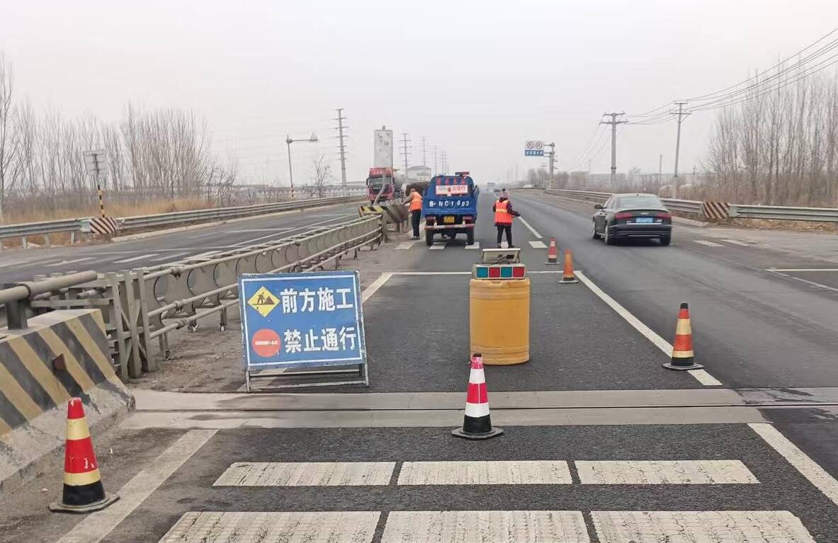 庆云公路分中心开展春季桥梁养护工作