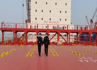 蓬莱边检站助力新造船舶启航出境
