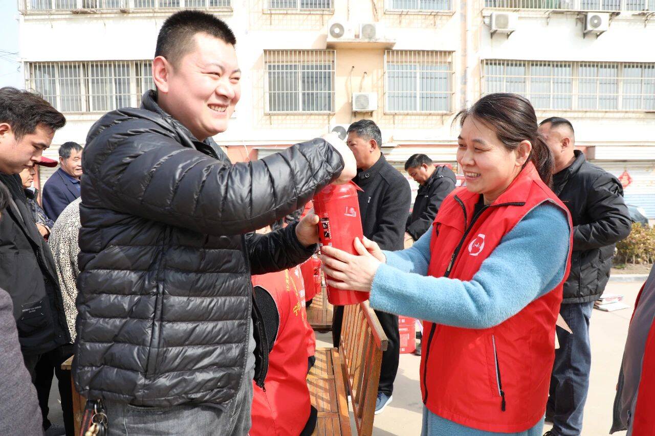 宁阳县磁窑镇免费发放灭火器为民筑牢安全防火墙