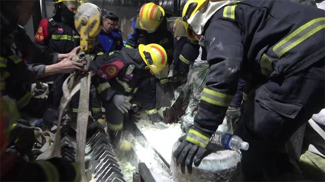 男子双腿被卡入粉碎机 邹平消防紧急救援