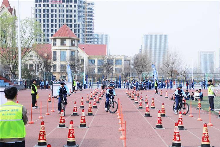 淄博首次面向学生开展自行车“驾考”
