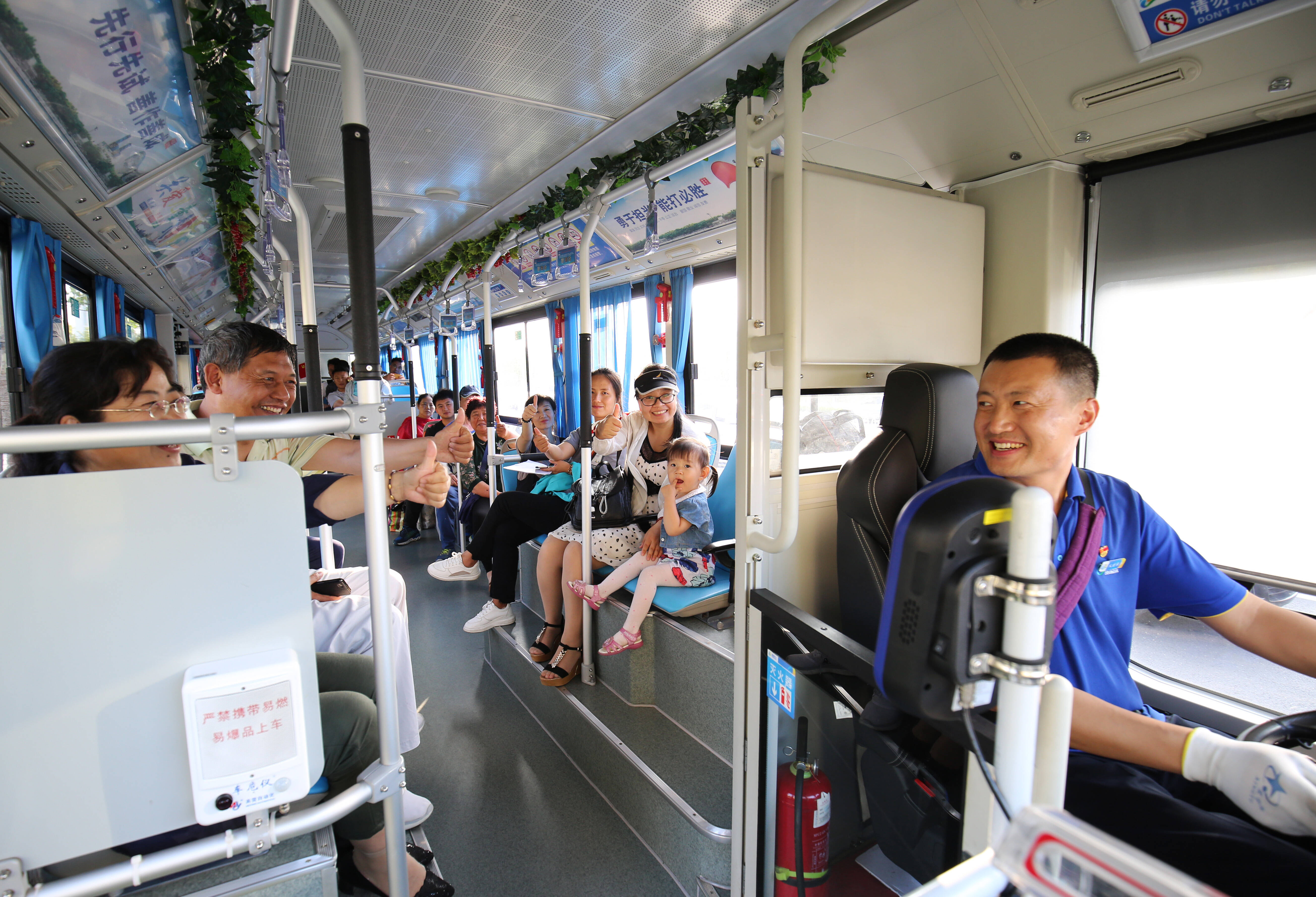 山东省唯一青岛西海岸新区真情巴士驾驶员于义睦获评全国十大最美公交