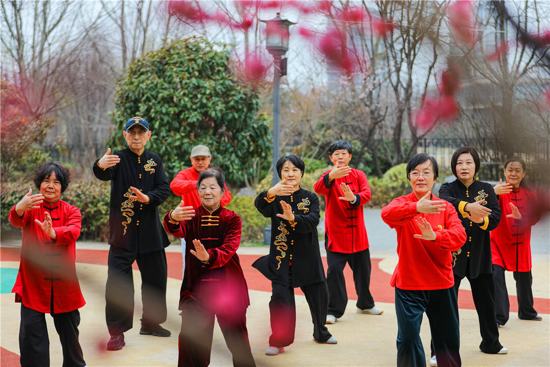 组图:青岛李沧老年人在家门口安享晚年