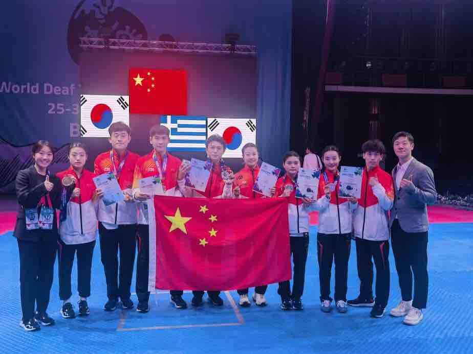 山东省残疾人运动员代表中国听障跆拳道队夺得历史首金