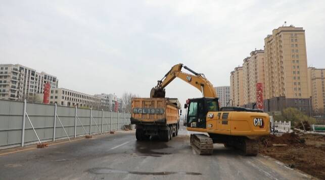 潍坊市坊子区：抢抓春季施工黄金期 道路提升改造“加速度”