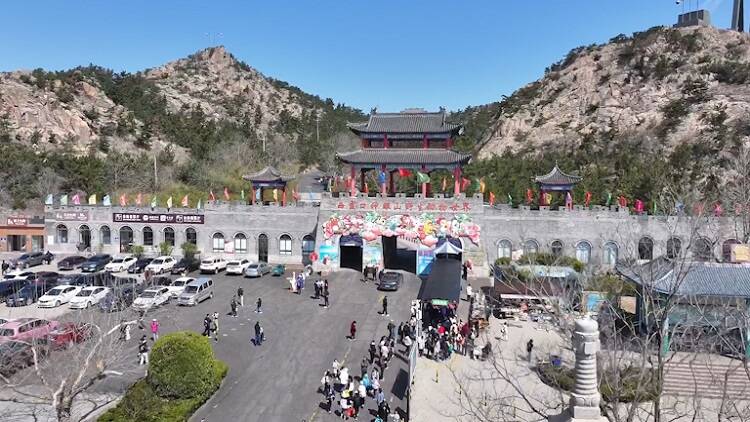 清明假期荣成市西霞口动物园迎来旅游高峰