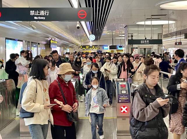 青岛地铁客流连续3日摸高 九座车站刷新历史纪录