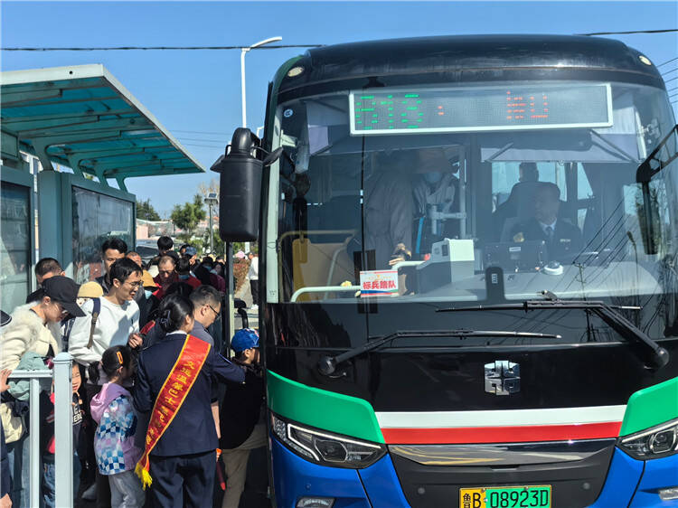 多重因素客流叠加 青岛交运温馨巴士三天运输66.3万人次