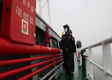 浓雾致船舶航行受阻 龙口边检站迅速启动应急预案
