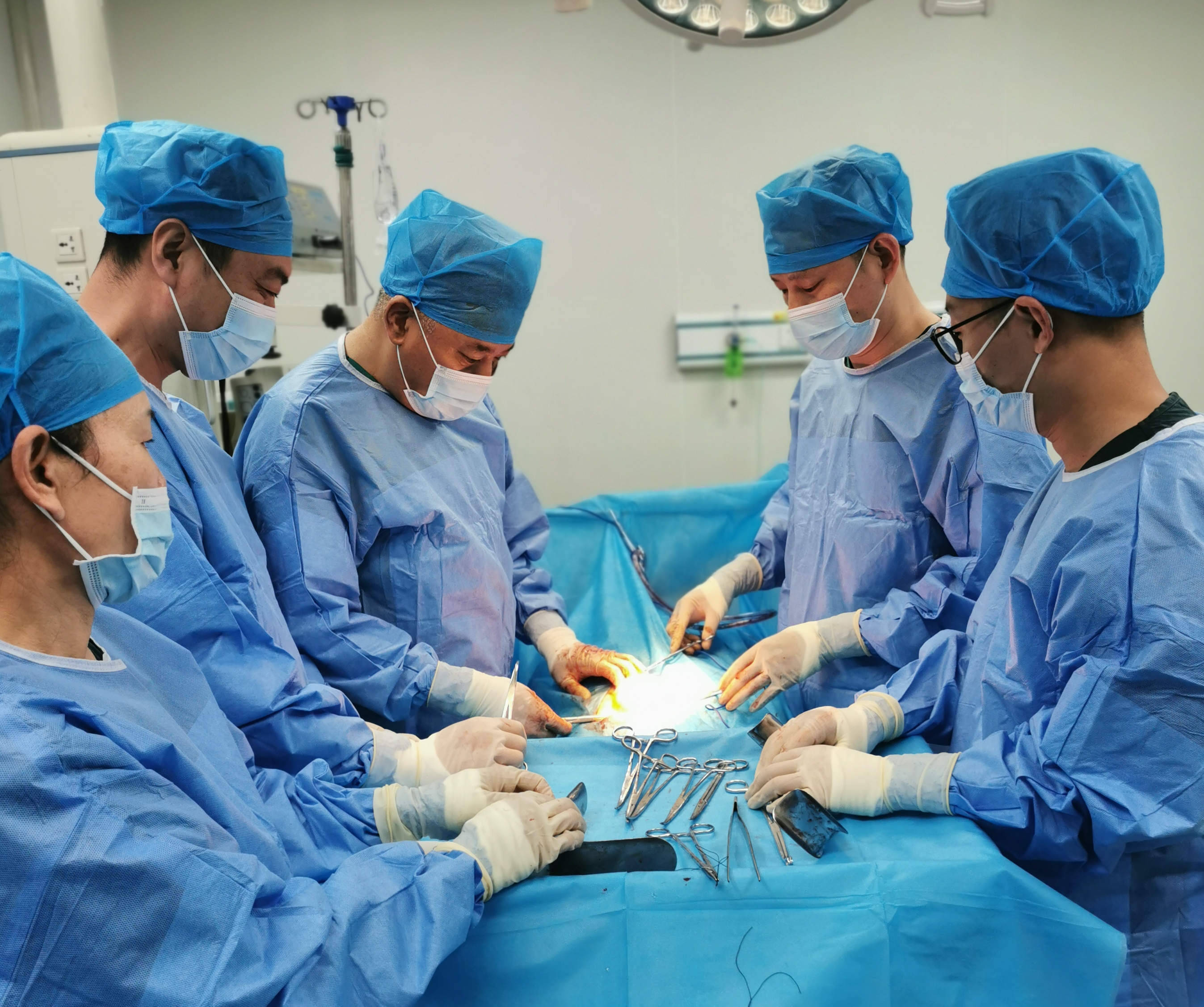 滕州市第一人民医院外科成功切除巨大盆腔肿物，患者恢复良好