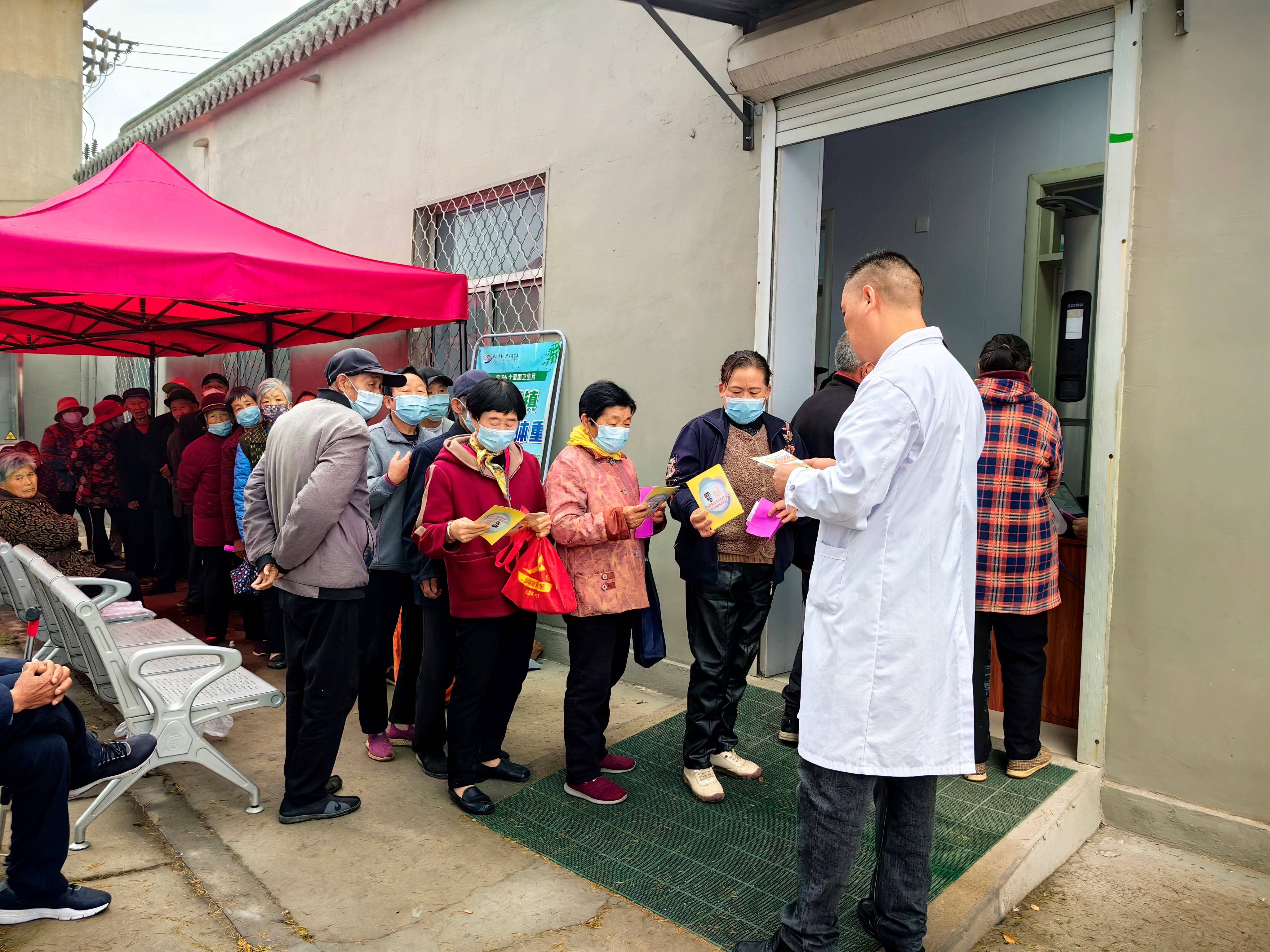 滕州市姜屯中心卫生院开展2024年肿瘤防治宣传周活动