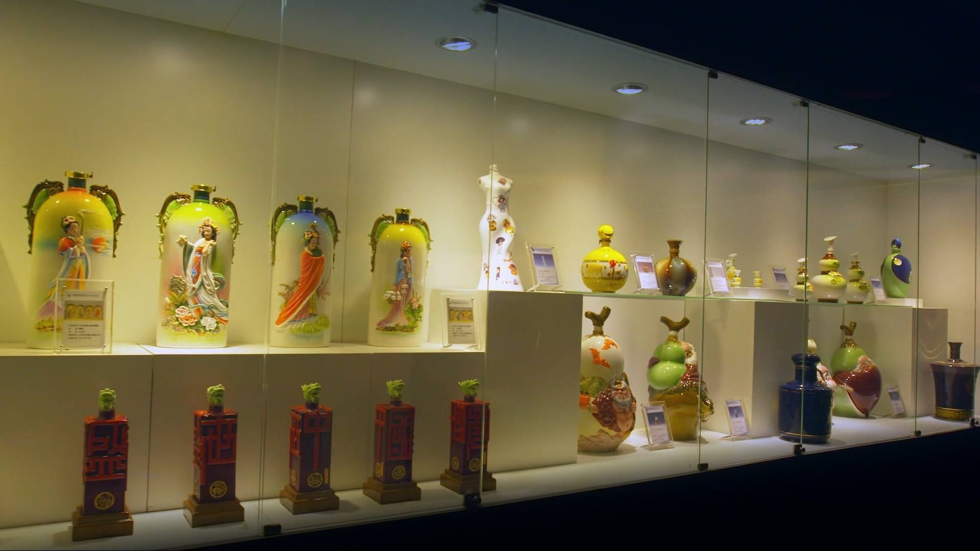 高校博物馆奇妙之旅丨齐鲁陶瓷玻璃科学与艺术博物馆：齐风扬 赴一场陶瓷琉璃的浪漫约会