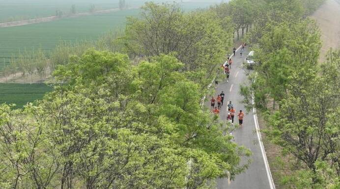 2024年第四届山东·滨州·邹平“沿着黄河去码头”全国半程马拉松赛激情开跑