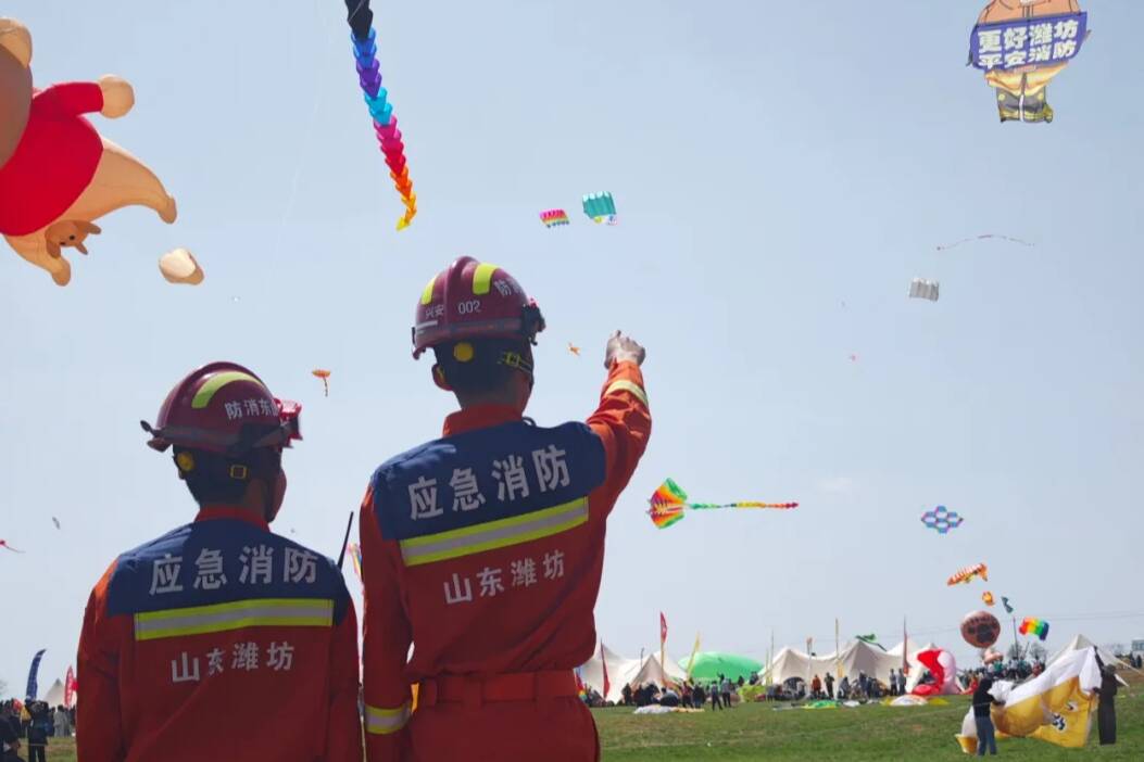 潍坊消防主题科普风筝亮相国际风筝会