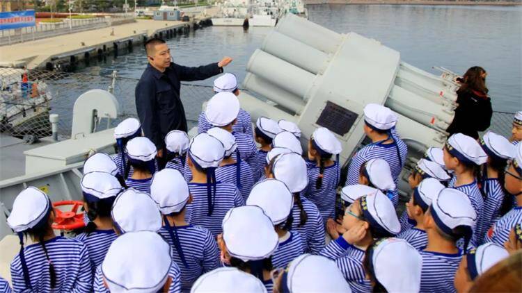 威海：当海军节遇上读书日，在这里读懂向海图强