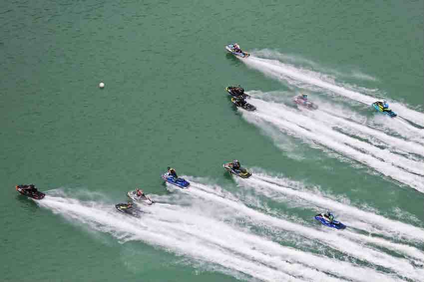 第十三届中国摩托艇联赛重庆彭水大赛暨2024中国桨板公开赛5月15日激情开赛
