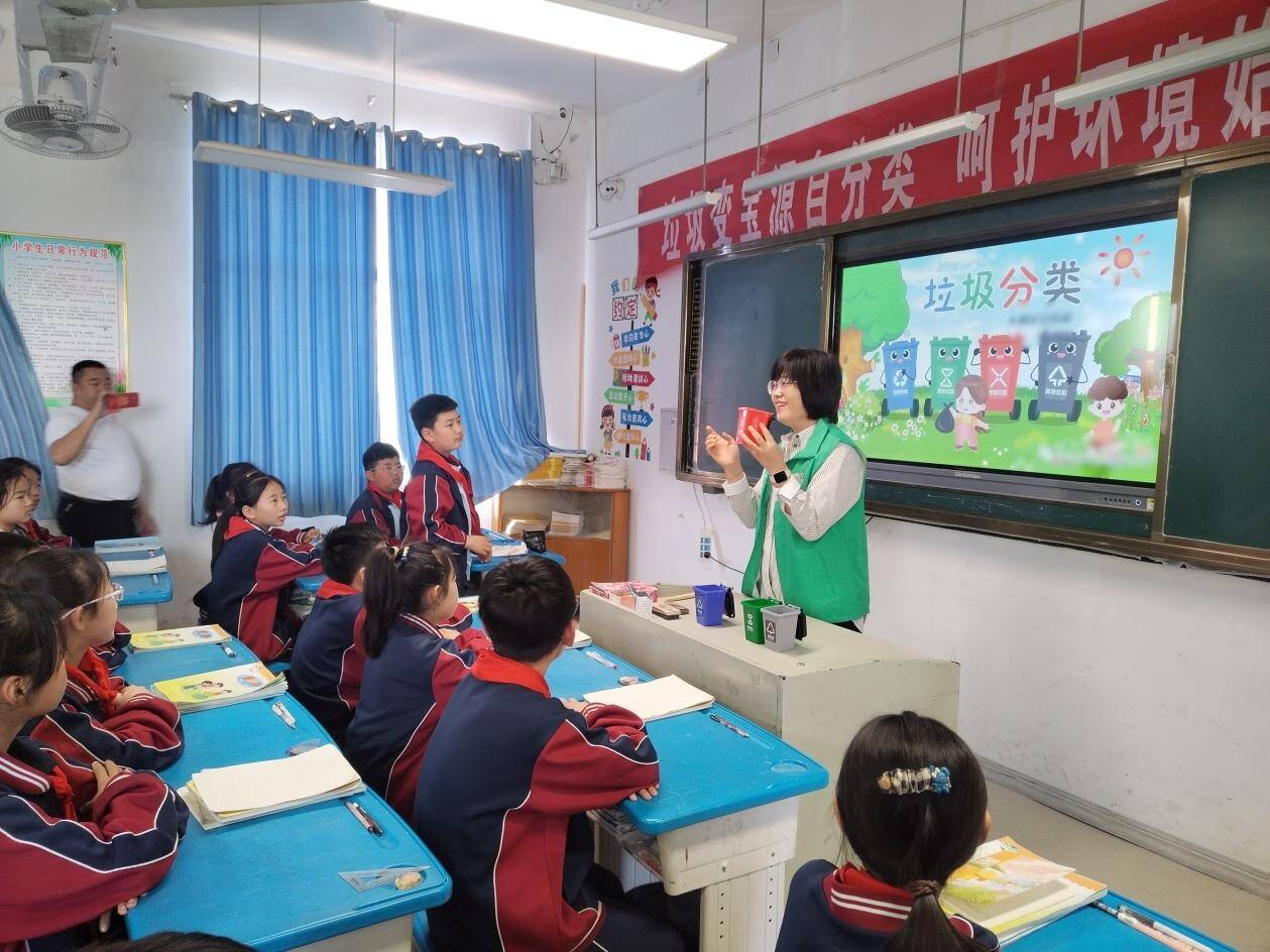 枣庄峄城阴平镇开展垃圾分类宣讲进校园活动