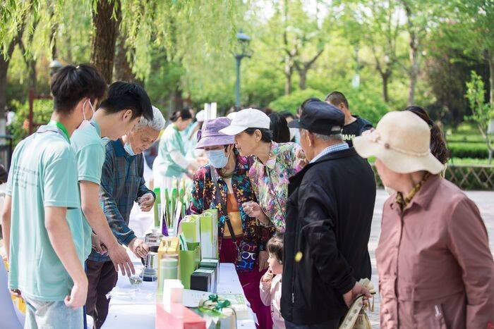 全民饮茶日主题公益活动在济南市花圃公园举行