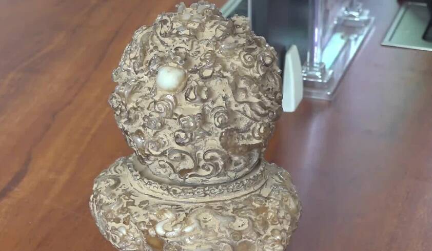  Gold Earrings Exchange for Fake Antiques; A Woman in Shenxian County Encounters an "Antique" Fraud
