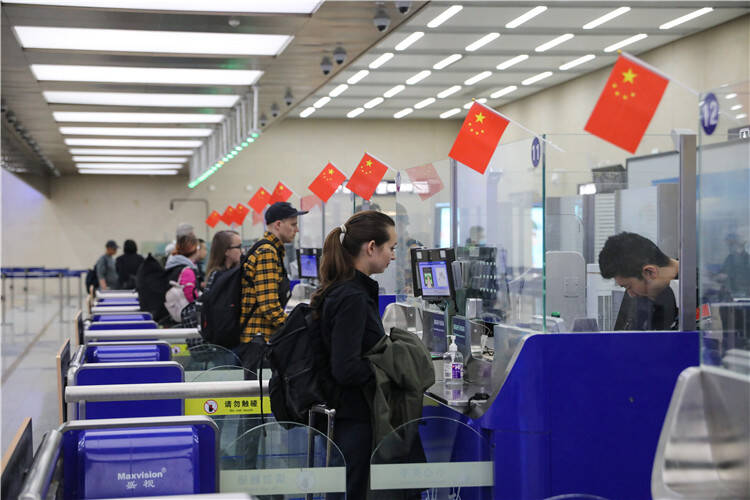 “五一”出境游大热  青岛机场口岸预计出入境客流超4万人次