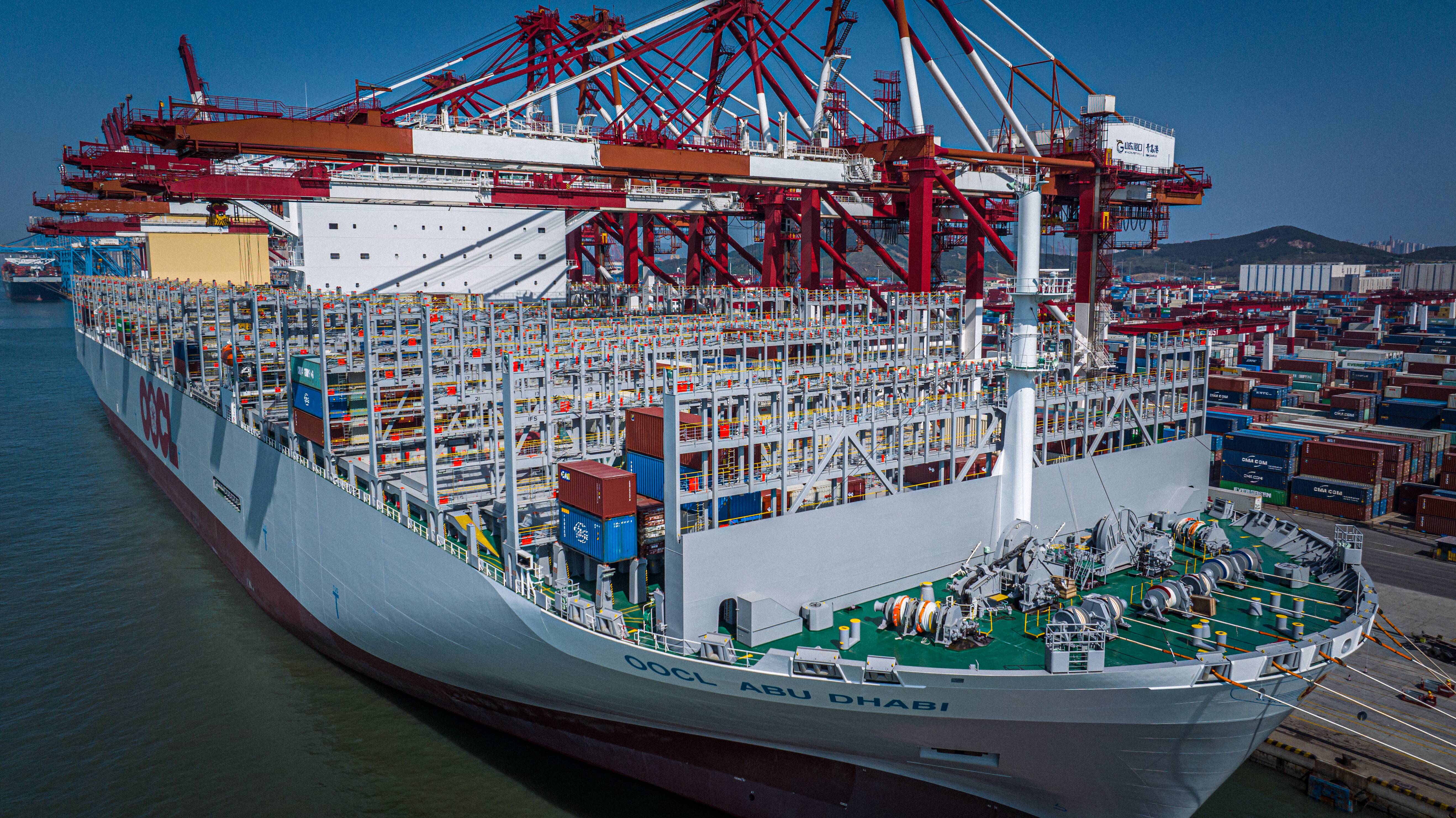 国产全球最大集装箱船之一！ 首航山东港口青岛港