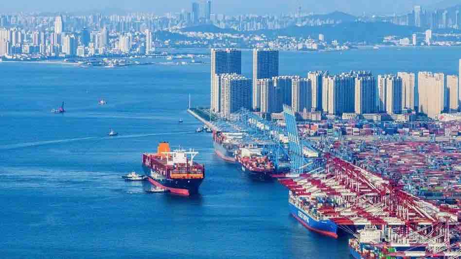 青岛海关智能转运平台运行半年 约30万箱货物实现跨港区智能转运