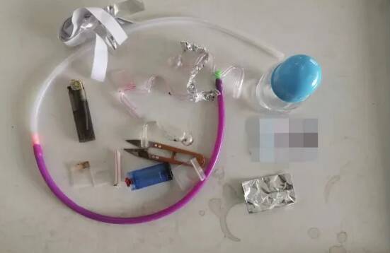 备胎内侧藏吸毒工具 一男子吸毒上高速被德州民警查获