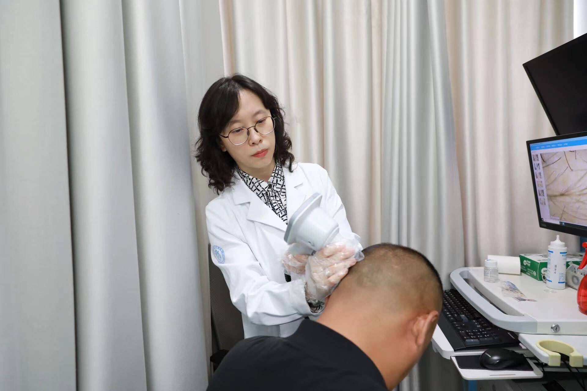 “萬物生長”的季節“脫發危機”如何破 濱醫附院專家來支招