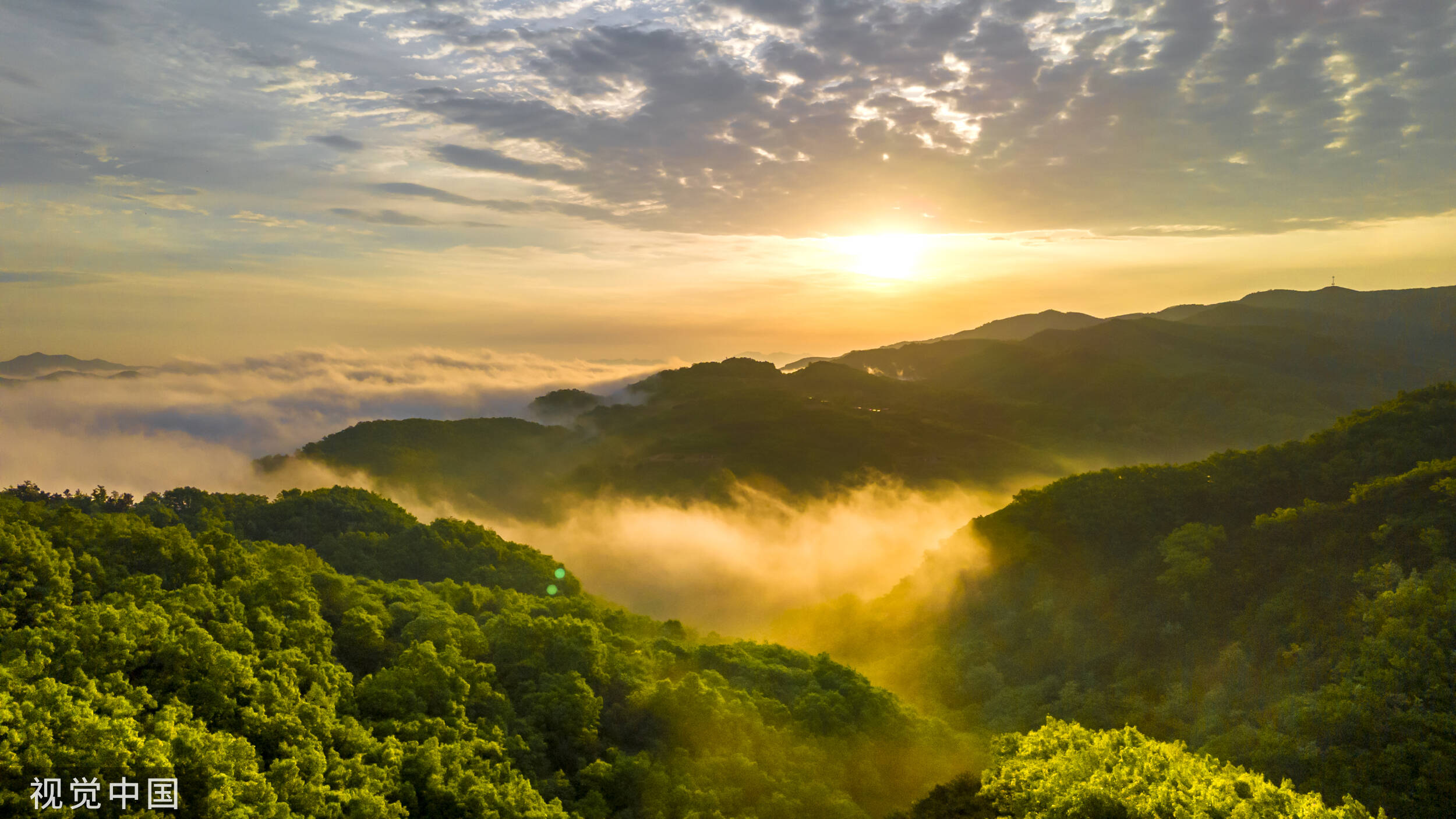 日照：九仙山朝霞满天云海翻腾