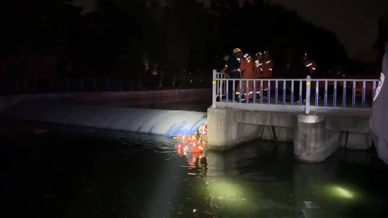 广饶：三名市民不慎落水 群众、公安、消防紧急救援