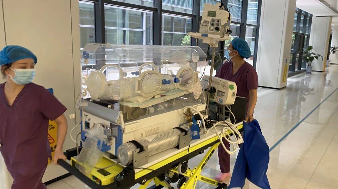 核磁是怎么监护新生儿急需磁共振检查，医生“平板支撑”20分钟全力保障_https://www.jmylbn.com_新闻资讯_第2张