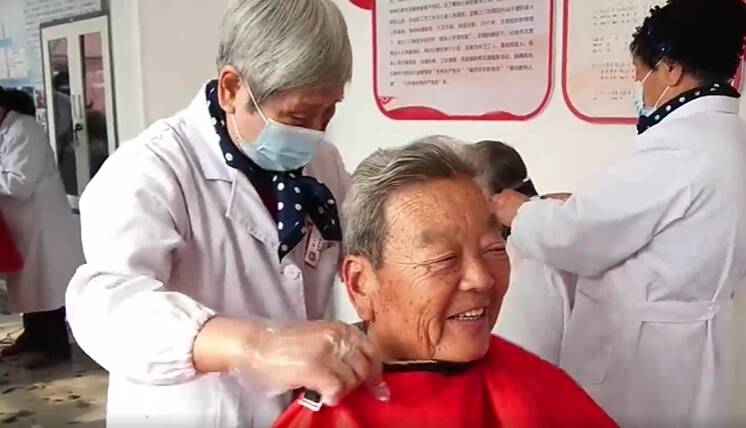 东营市东营区：从青丝到白发 八旬老人55年义务理发15万余人次