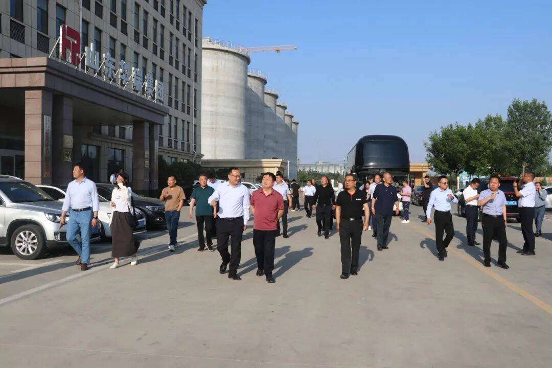 山东华瑞集团联合大连银河期货成功举办山东粮食产业交流大会