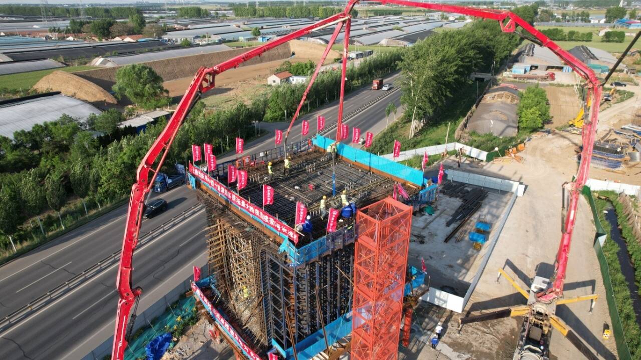 津潍高铁潍坊特大桥跨S321省道连续梁0号块浇筑完成
