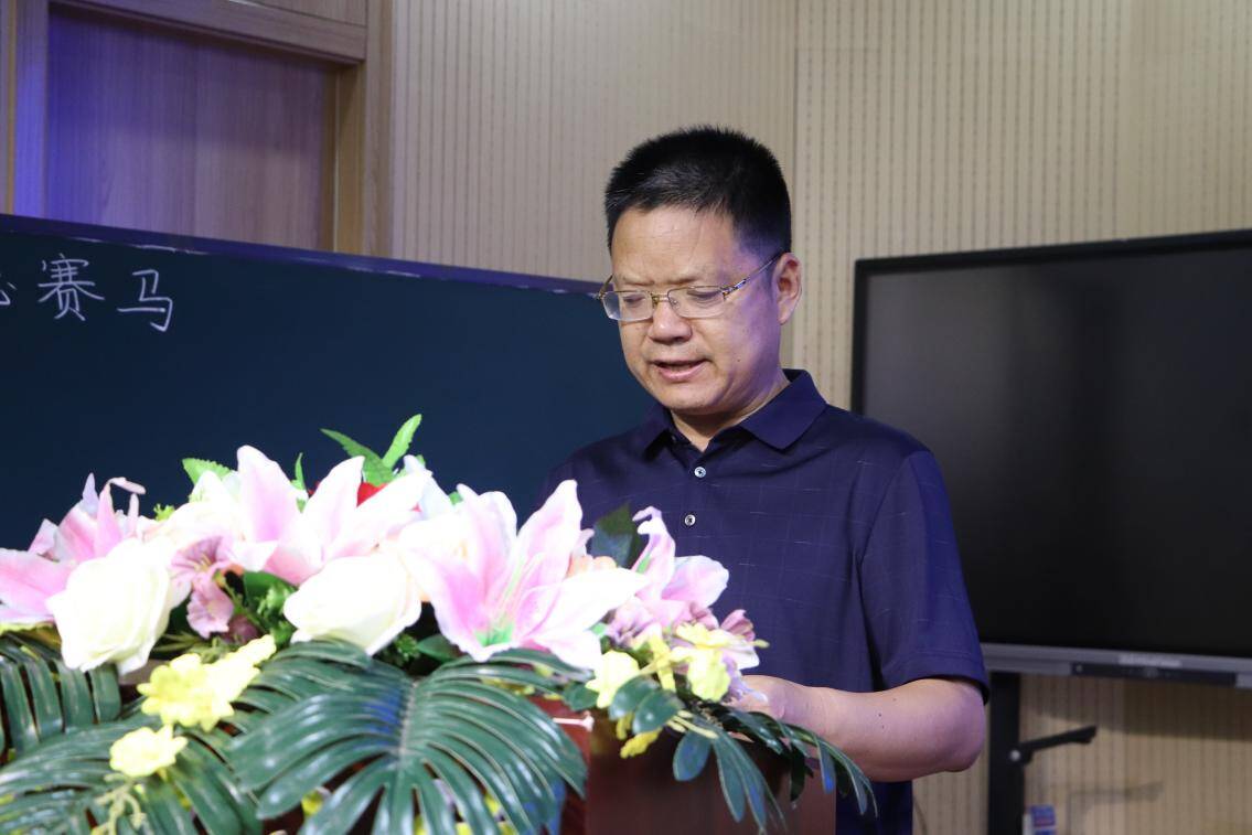 菏泽鲁西新区党工委委员,教育体育服务中心主任张晓宇首先代表当地