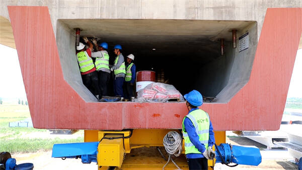 津潍高铁(东营区段)启动常态化架梁 预计2025年9月底前全部架设完成