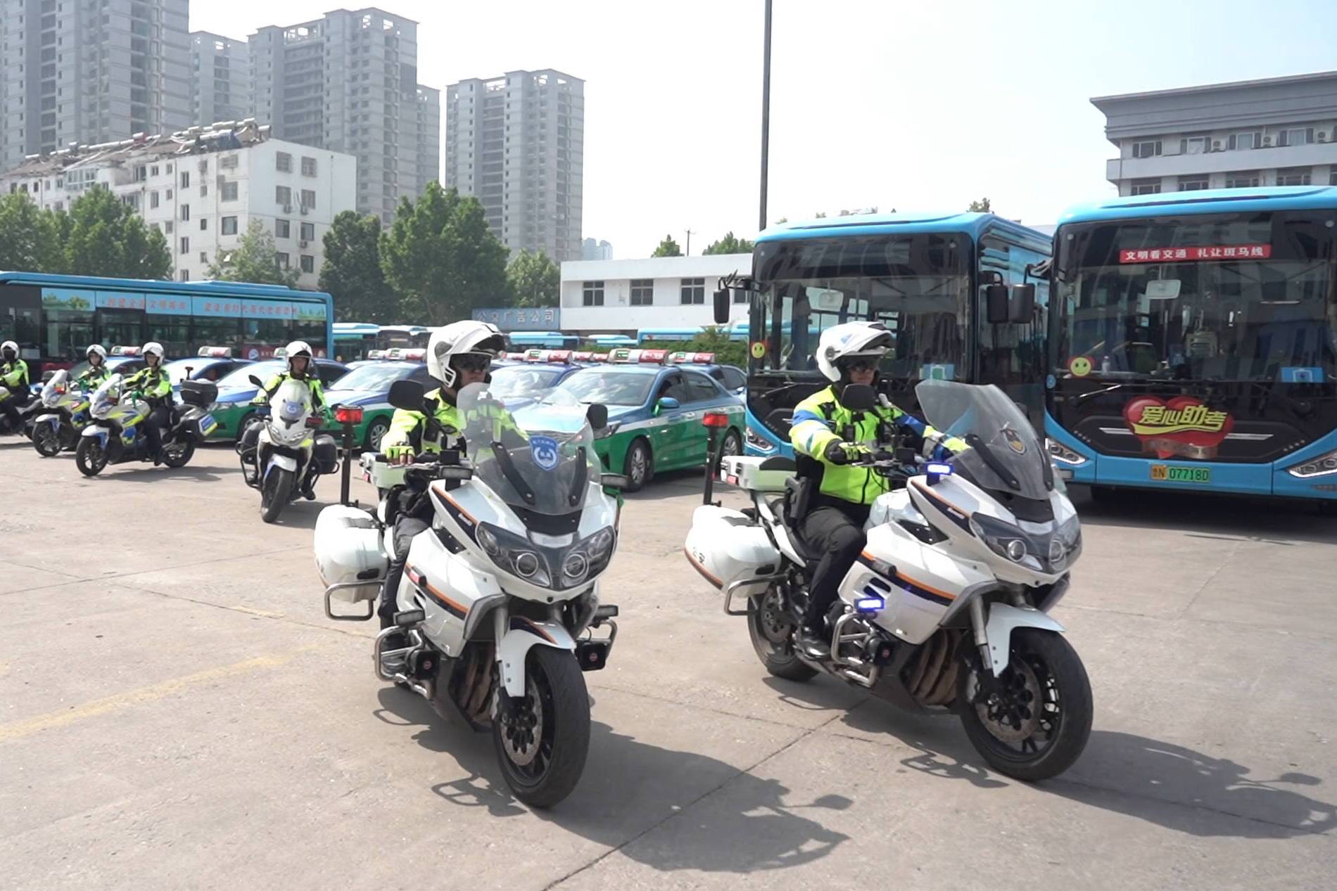 德州德城区“爱心车队”整装待发 为中高考生保驾护航
