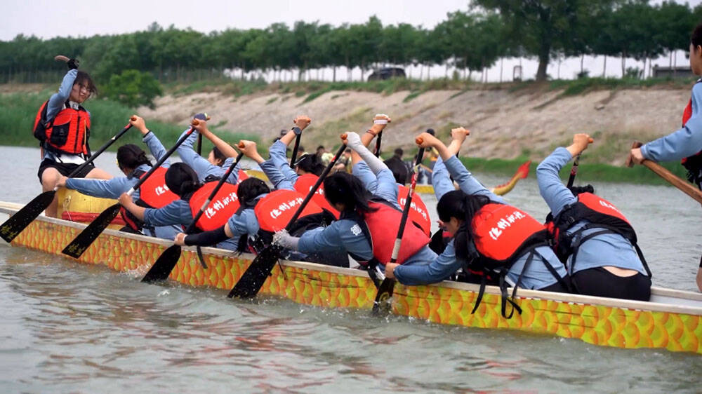 Dezhou: The Jiuqu Dragon Boat Team won the Grand Canal Dragon Boat Race