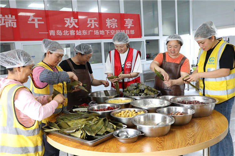 青岛：浓情端午 欢乐“粽”享 工地上的粽香端午节